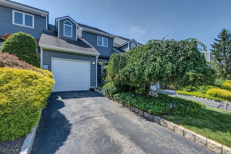 1st image of 27 Davey Dr