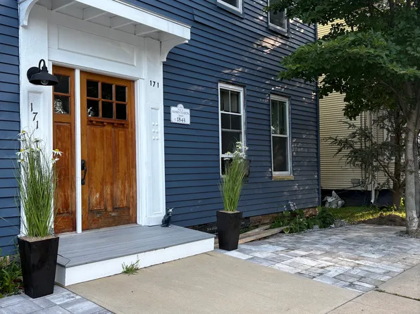 171 Austin St APT 3, Portsmouth, NH 03801