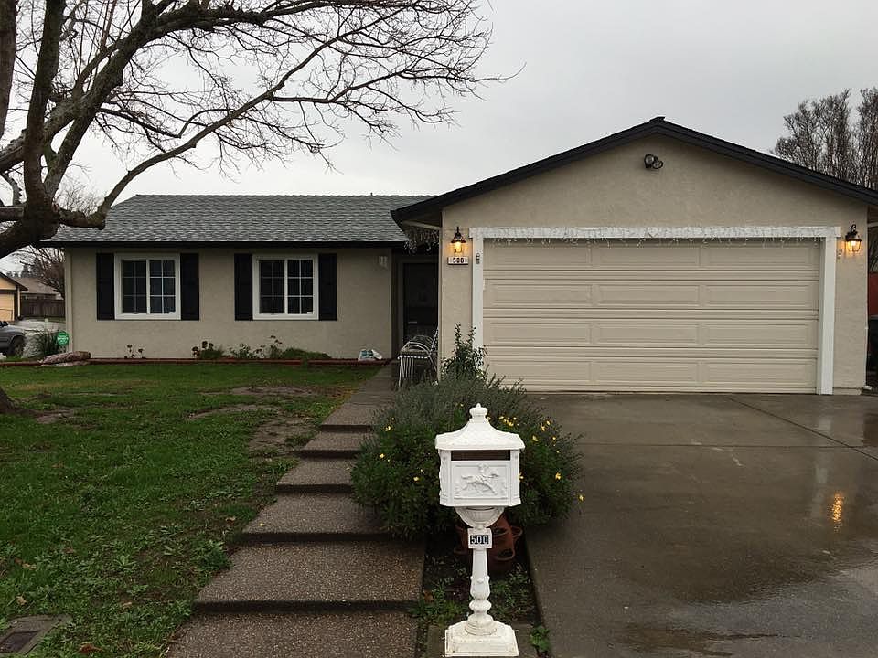 1st image of 500 Greenwood Dr