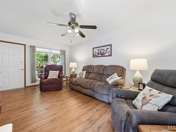3rd image of 550 Spring Glen Dr