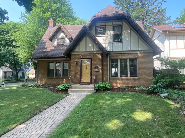 2104 Clinton St, Rockford, IL 61103