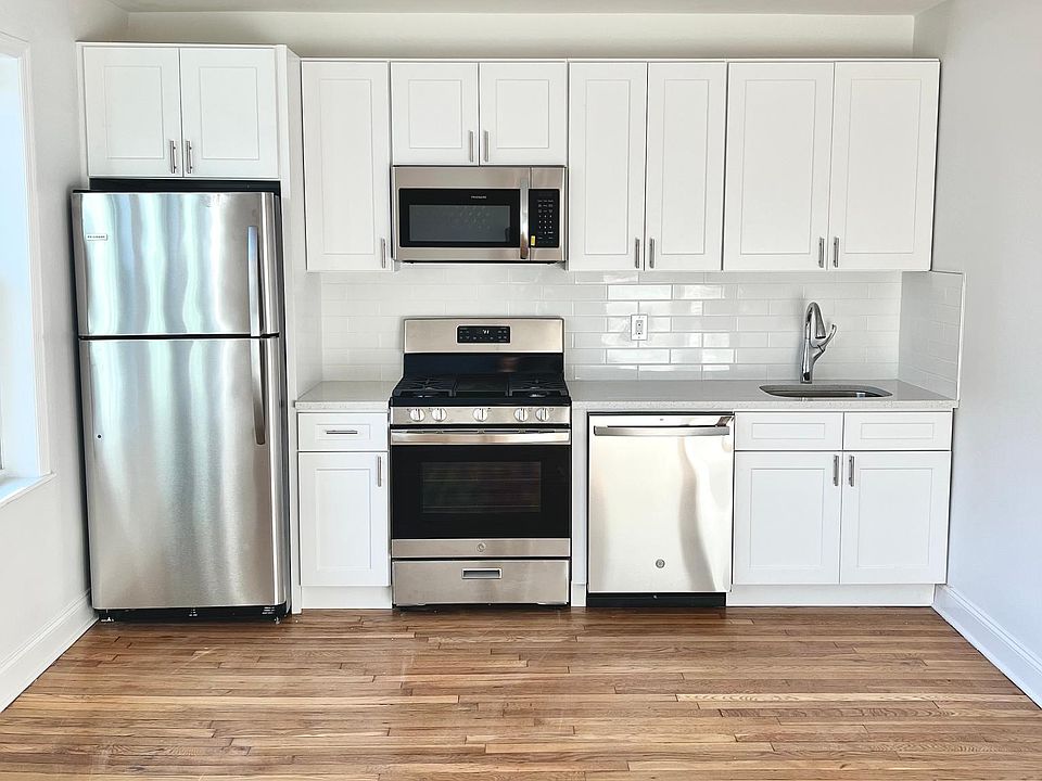 1st image of 130 Highland Ave #3