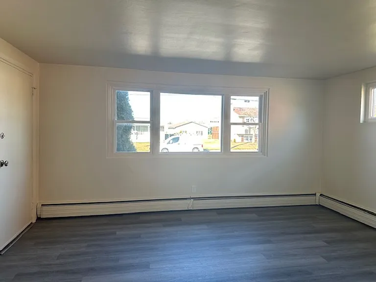 130 Adelia St #5 — Photo 3