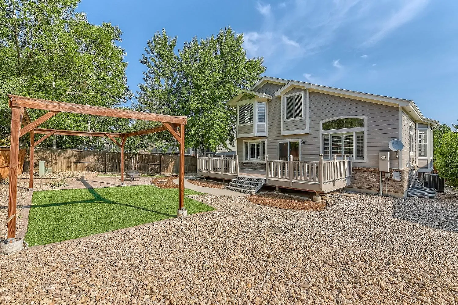 1514 Linden Way — Photo 4