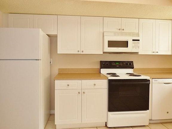 5th image of 3870 Mission Dr Unit 4