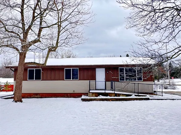 301 E South St, Weyauwega, WI 54983