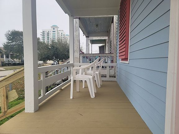 2nd image of 723 Sealy St
