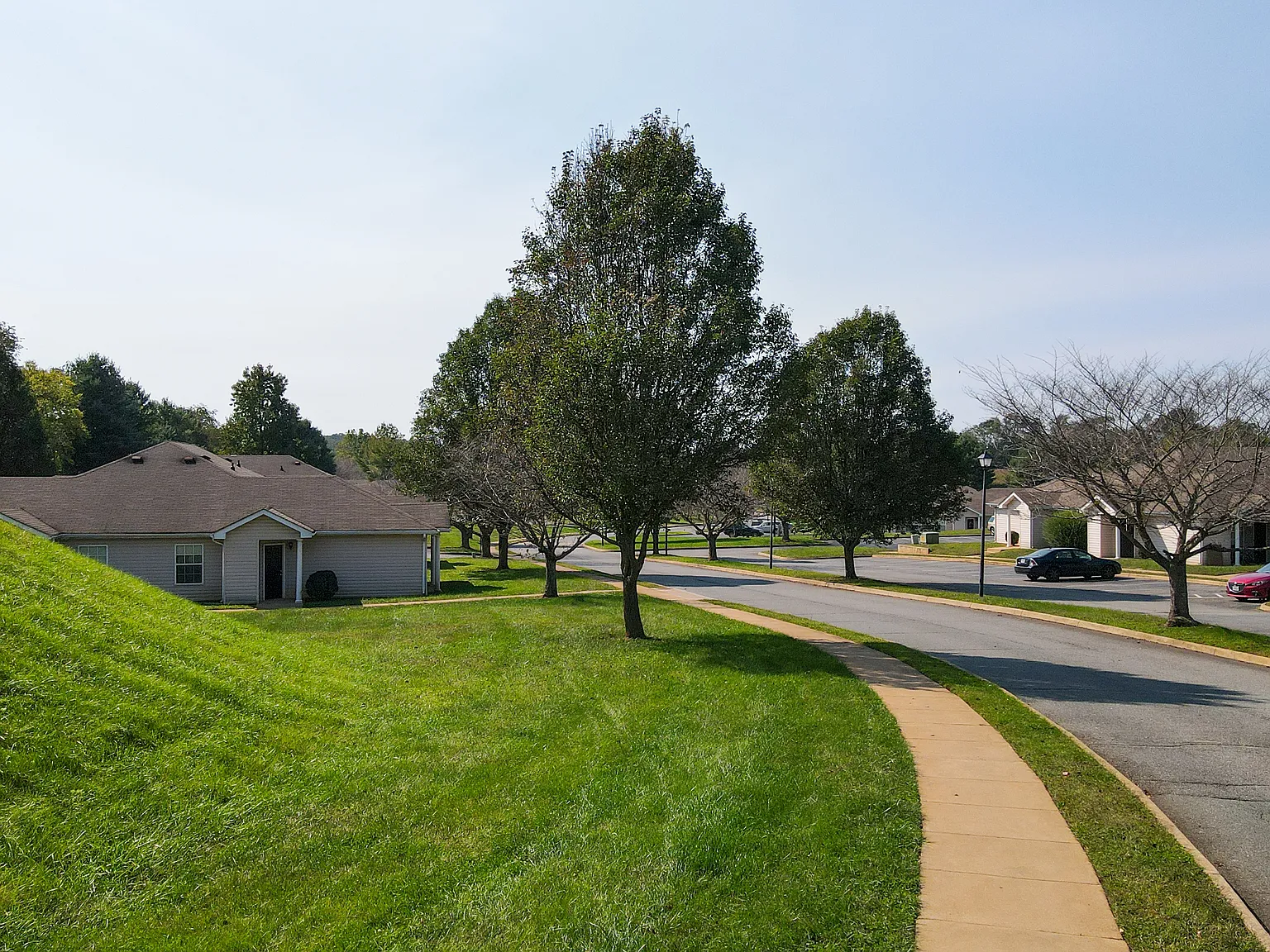 Oakbrook Terrace Apartments — Photo 3