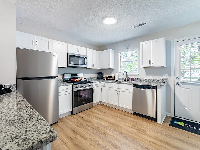 South Haven Apartments — Photo 22