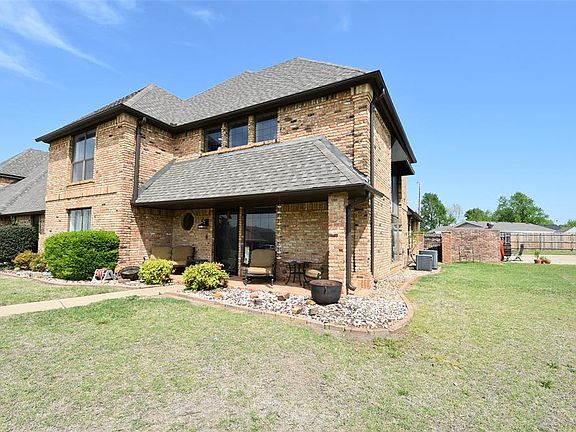 4th image of 2613 Greenbriar Pl