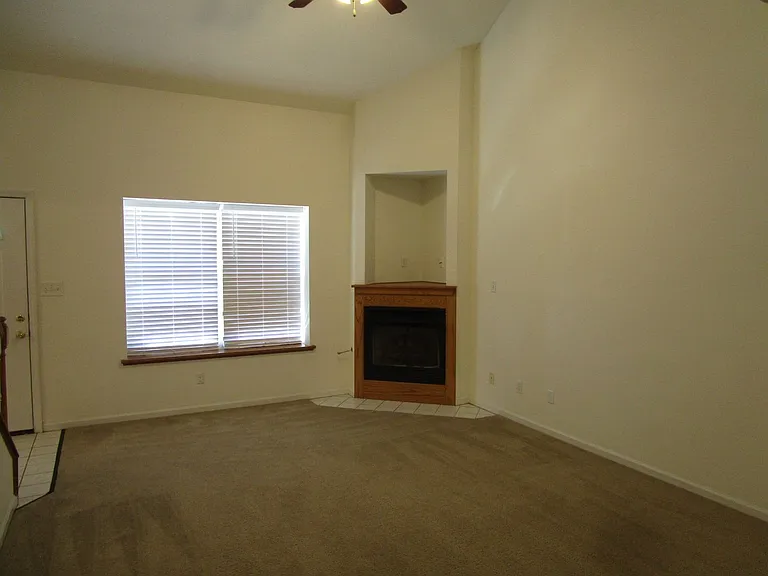 1725-1727 Louise Cir — Photo 3
