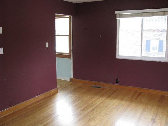 3rd image of 105 Sylvan Dr