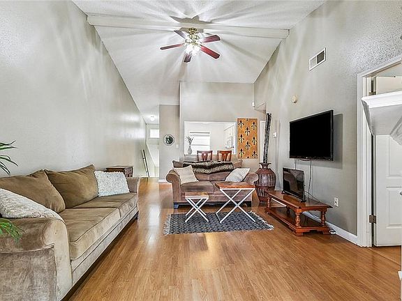 3rd image of 2425 Oxford Pl APT 125