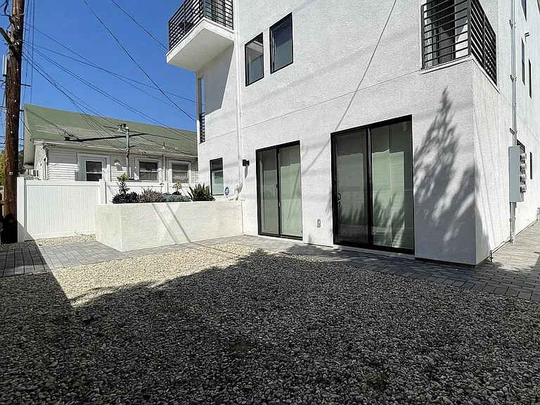1153 N Orange Dr #1155-1/2 — Photo 14