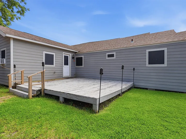 515 Riggs St — Photo 8