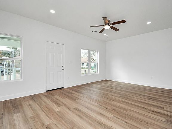 5th image of 122 E James St