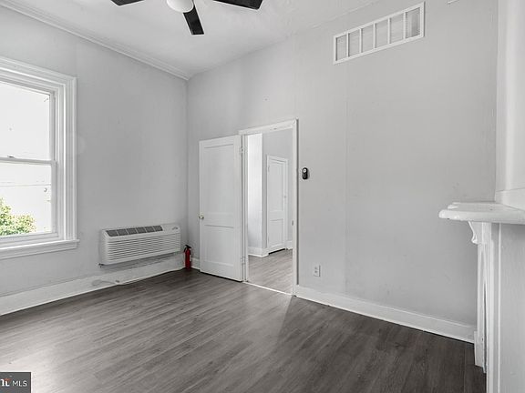 5th image of 1735 W Oxford St #2R
