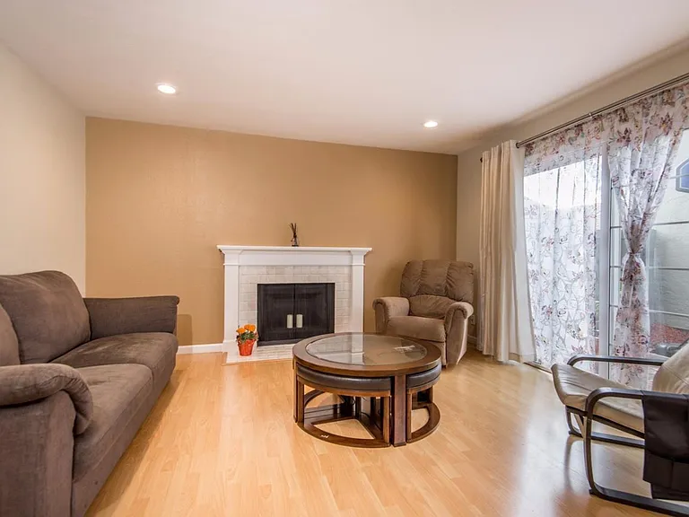 5695 Seifert Ave — Photo 3