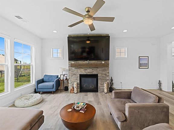 3rd image of 2460 Krauss Ct