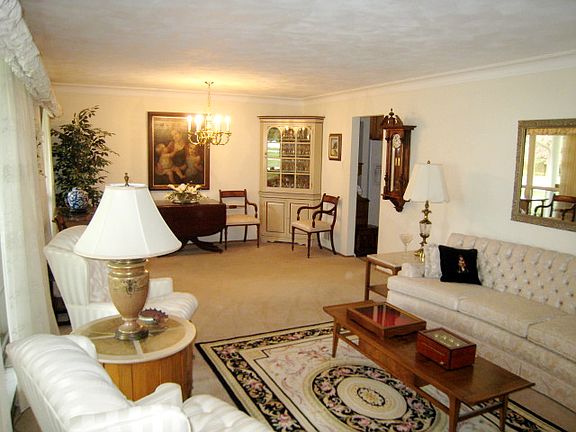 5th image of 106 Graeser Acres St