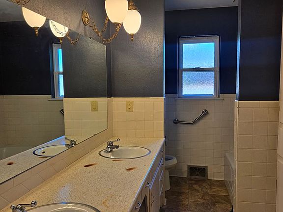 5th image of 1324 Stratford Ln