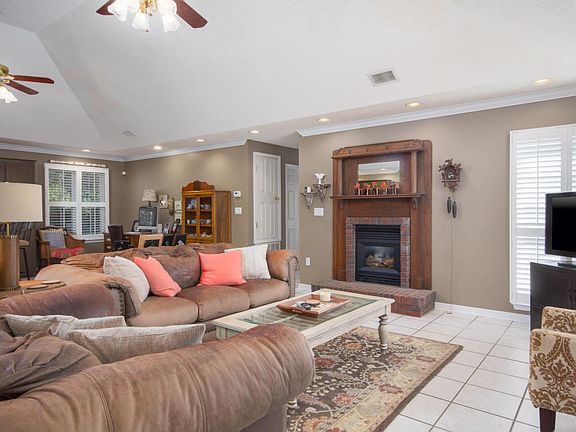 4th image of 3814 Indian Trail Dr