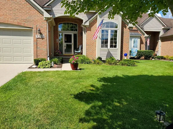 3255 Lochmore Ct #1, Commerce Township, MI 48382