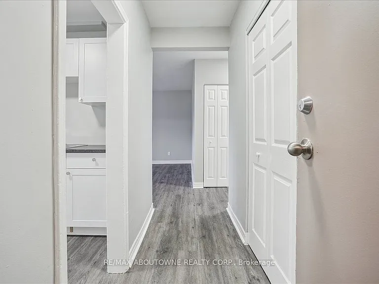 2354 Queensway Dr #2 — Photo 3