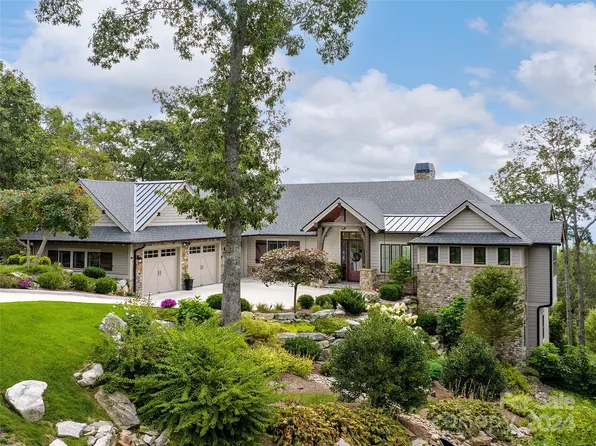 236 Summerset Dr, Hendersonville, NC 28792