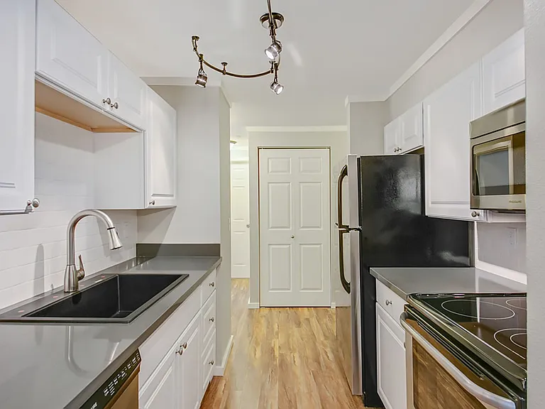 Granview Apartments — Photo 13