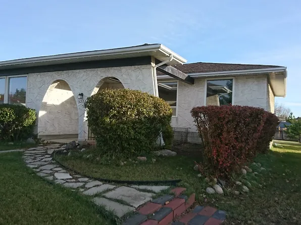 3223 67th St NW, Edmonton, AB T6K 1L7