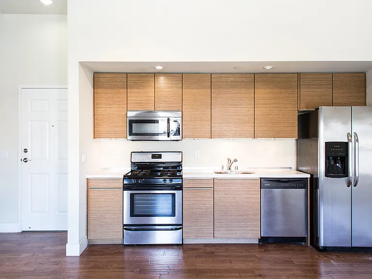 Brownstone Lofts — Photo 7