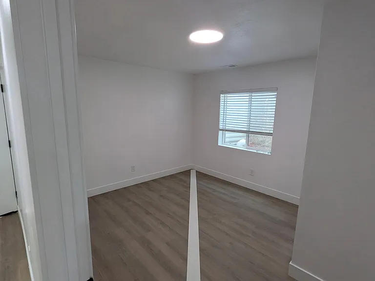 3826 S Woodland Ave #BASEMENT — Photo 18