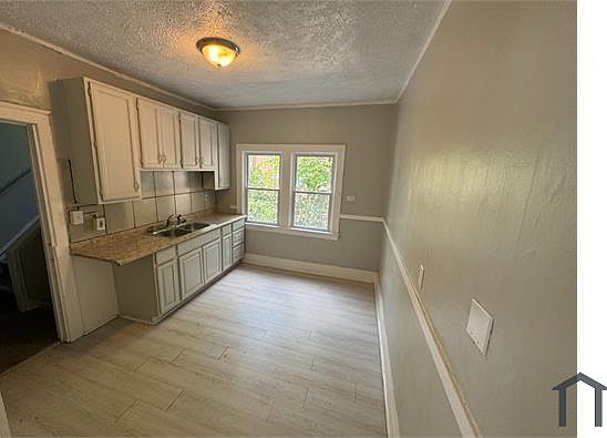 2nd image of 1523 Hillcrest Rd #2