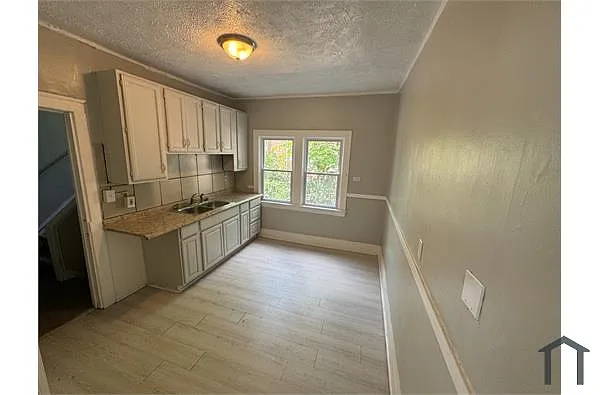 Building Photo - 1523 Hillcrest Rd #1