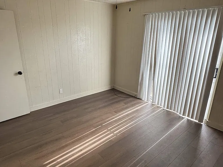 1600 N Sunset St #8 — Photo 4