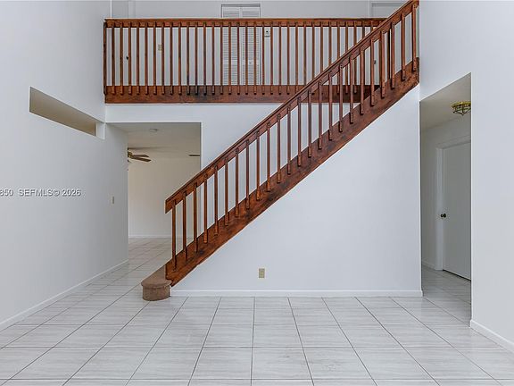 4th image of 2592 W Saratoga Dr