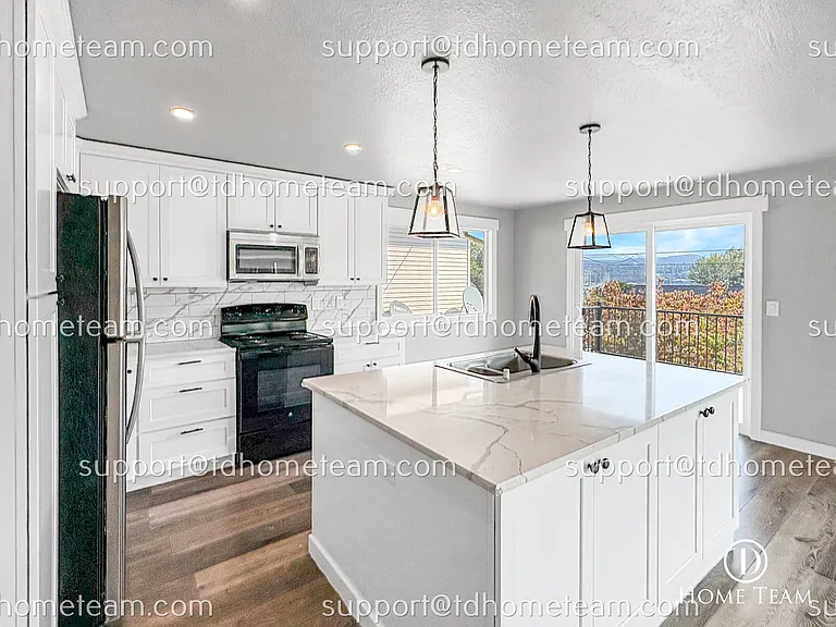 405 Maple Ave NW — Photo 4