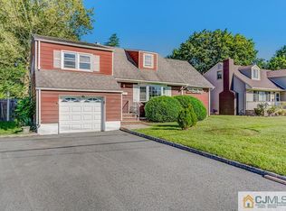 347 Seneca Ave, Middlesex, NJ 08846