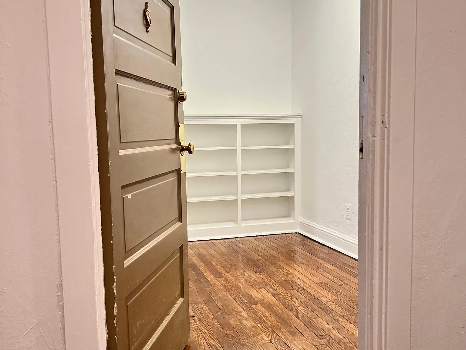605 N Irving St — Photo 4