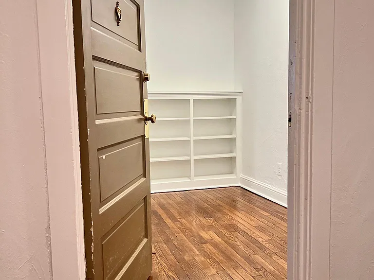 605 N Irving St #8 — Photo 1