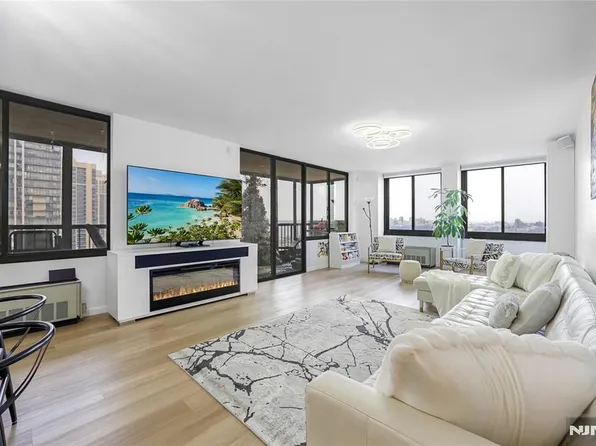 200 Winston Dr APT 1008, Cliffside Park, NJ 07010
