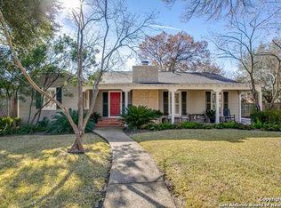 136 E Oakview Pl, Alamo Heights, TX 78209