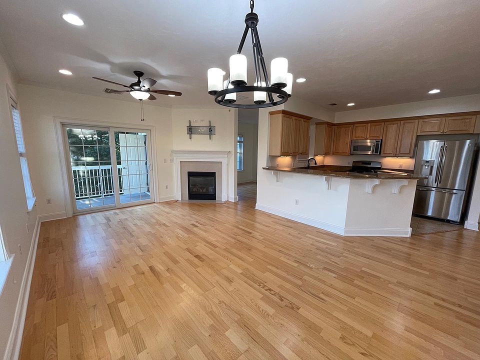 Open Living Plan Dining, Living Room & Kitchen. Great for hosting dinner parties.