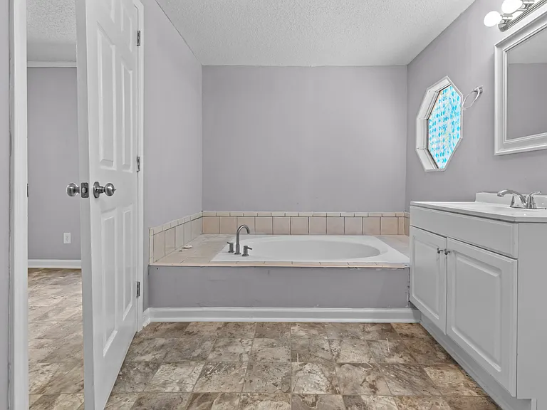1133 Pickett Rd — Photo 13