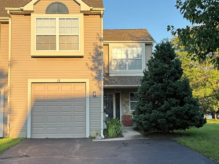 11 Crabapple Pl — Photo 2