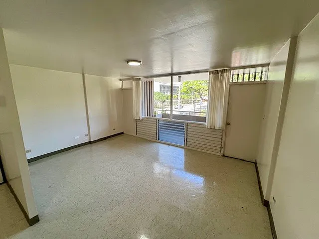 STUDIO APT 102 - Punahou Circle Apartments