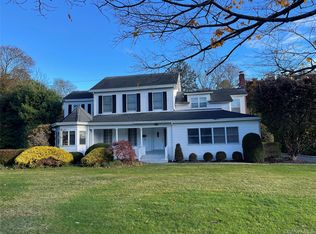 185 S Country Rd, Patchogue, NY 11772