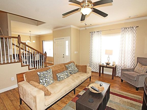 4th image of 600 SW 5th St #1