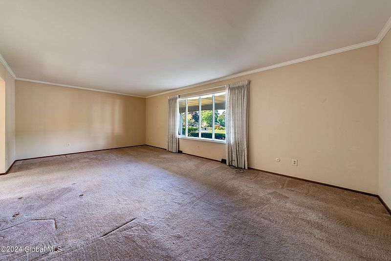 5th image of 19 White Fir Drive